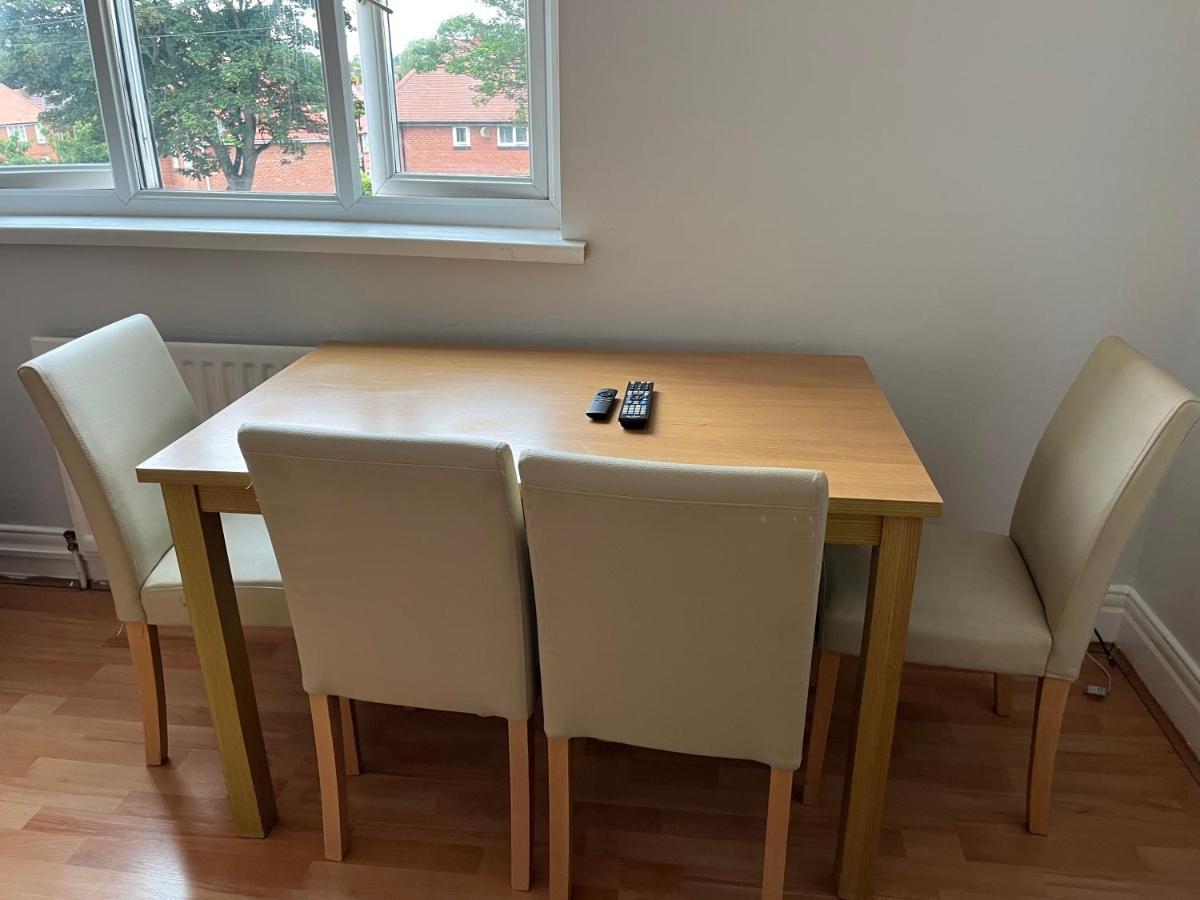 2 Bedroom Apartment, 5 Minutes From City Centre Newcastle Upon Tyne Kültér fotó