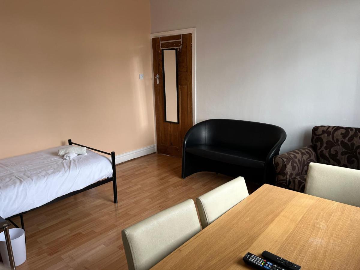 2 Bedroom Apartment, 5 Minutes From City Centre Newcastle Upon Tyne Kültér fotó