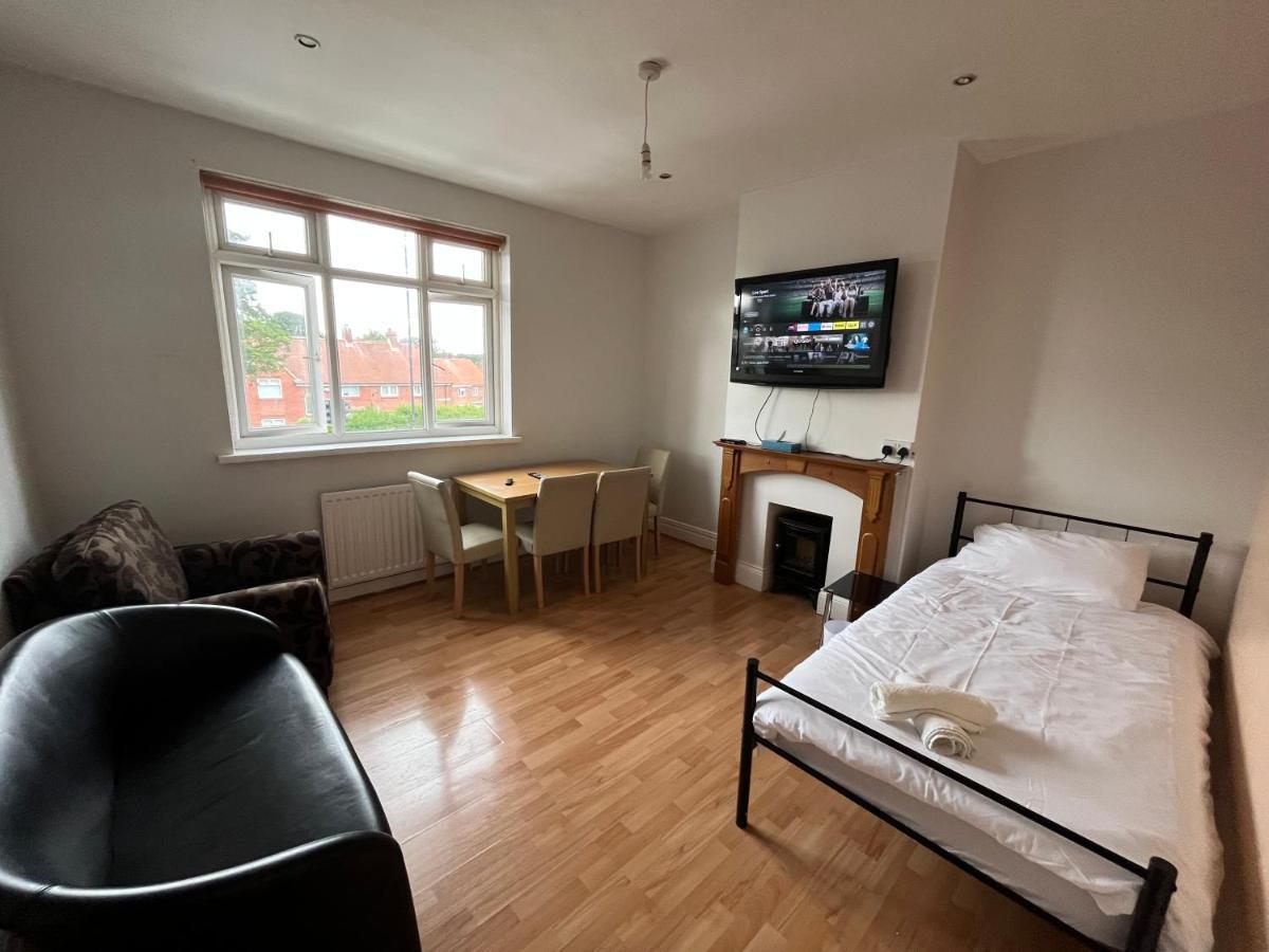 2 Bedroom Apartment, 5 Minutes From City Centre Newcastle Upon Tyne Kültér fotó